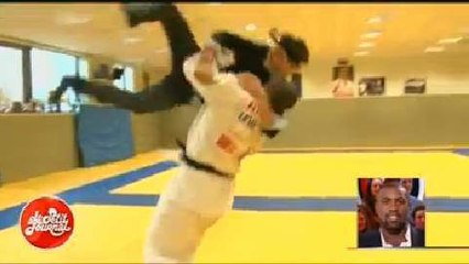 Teddy Riner met une raclée à un journaliste du Petit Journal