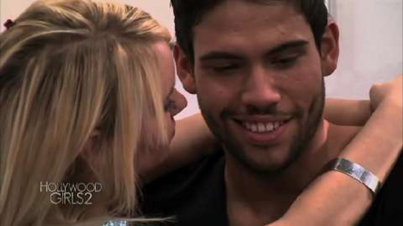 Kevin distant avec Lisa, sa femme (Hollywood Girls 2)