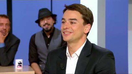 Julian Bugier refuse de montrer ses tatouages à Maitena Biraben (Le supplément)