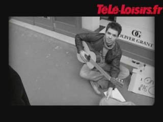 Mickels (Star Ac') SDF dans Carton Rose