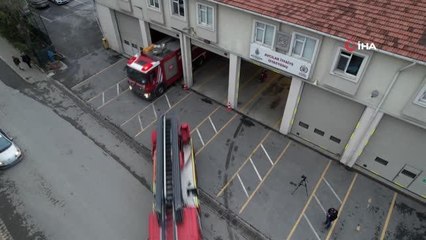 İtfaiye erlerinin kulakları ezanda, gözleri yangın ihbar ışığında