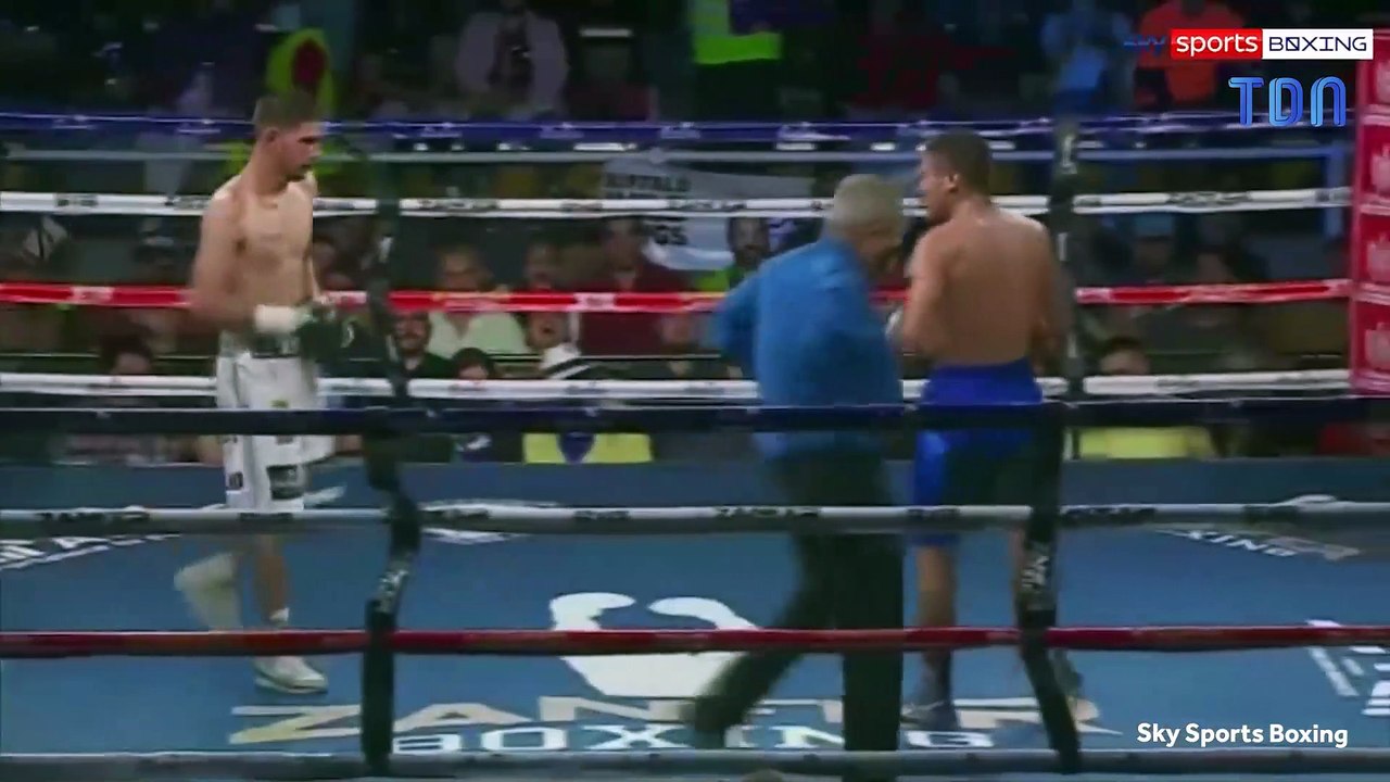 Un arbitre KO après avoir reçu un coup