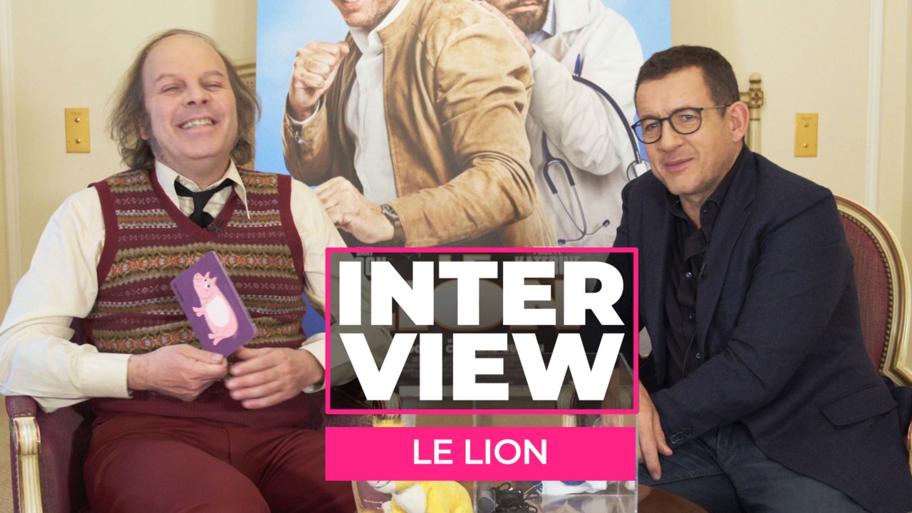 Dany Boon et Philippe Katerine s'amusent avec les objets cultes de leur vie