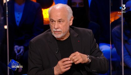 Francis Perrin ému aux larmes devant la surprise de ses enfants dans La Boîte à secrets