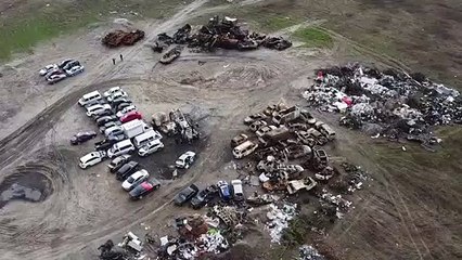 'Cemitério' de carros em Bucha mostra como russos atirar em civis em fuga