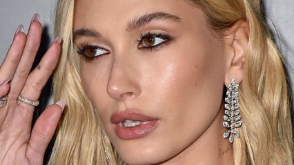 Hailey Bieber affiche les tresses parfaites pour le printemps