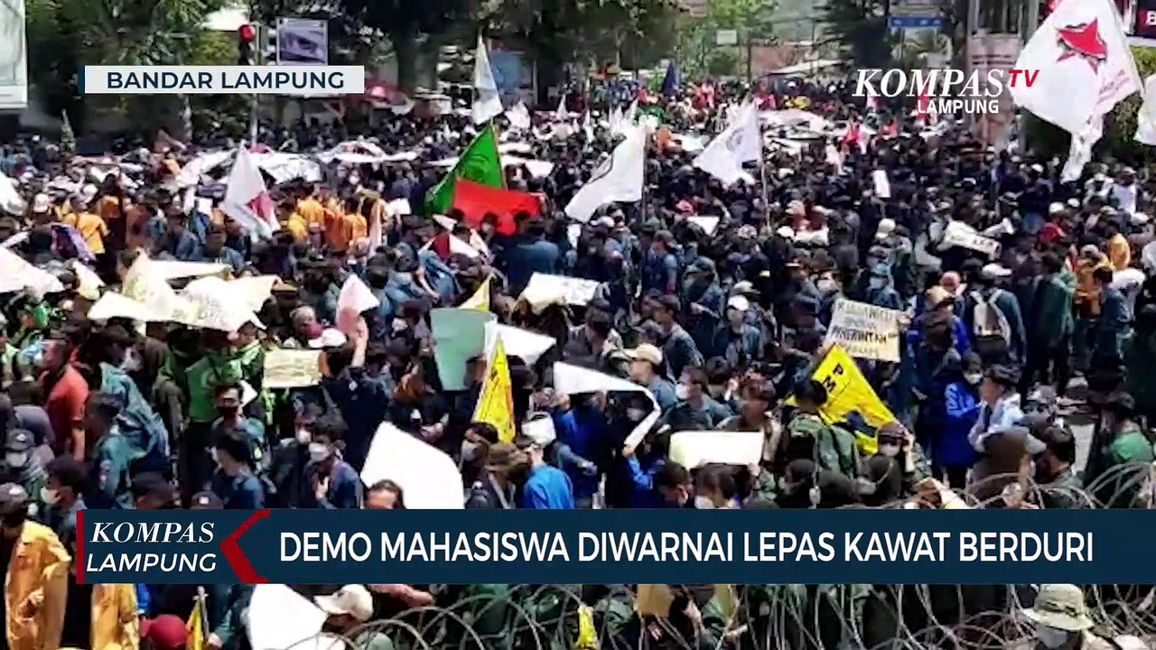 Demo Mahasiswa Diwarnai Lepas Kawat Berduri