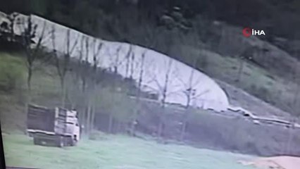 Fırtına, çilek serasında 400 bin TL'lik maddi hasara yol açtı
