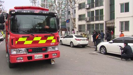 [서울] 불법 주정차 골목길, 소방차로 뚫고 지나간다 / YTN