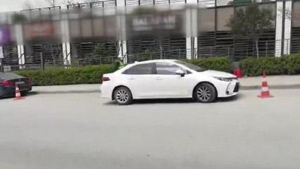 Dubalarla kendisine park alanı yapan değnekçi yakalandı
