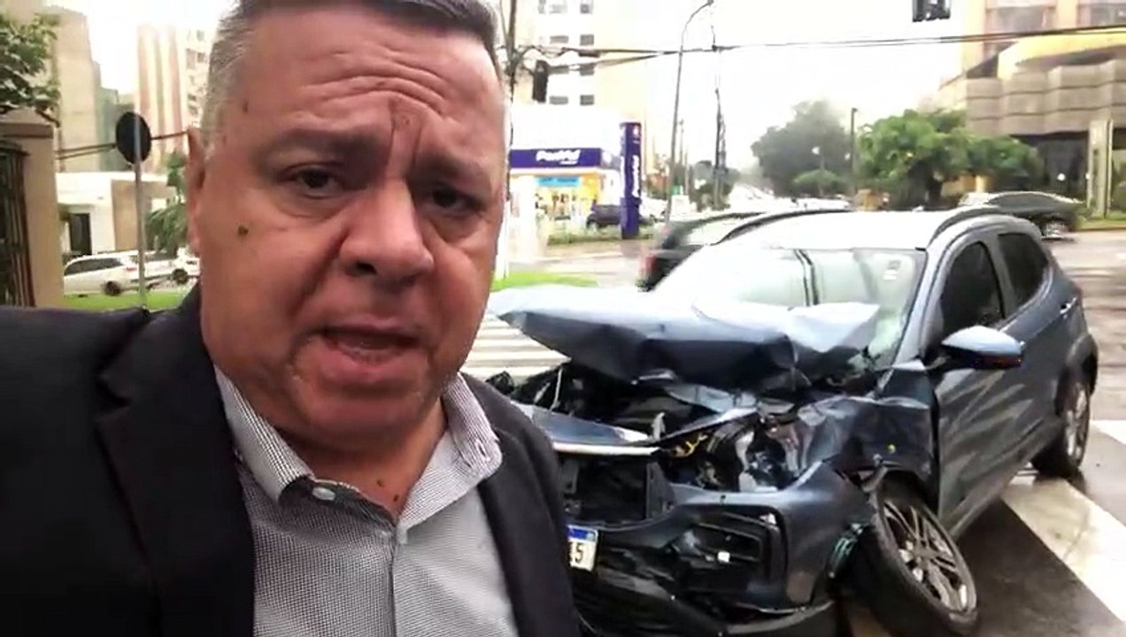 Jovem fica ferida em acidente na avenida JK com Souza Naves