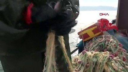 Van'da balıkçılar son ağlarını çekti, tekneler kıyıya yanaştırıldı