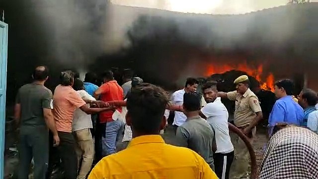 रुई फैक्ट्री में भीषण आग, 10 मजदूर कर रहे थे काम, लाखों का सामान जला