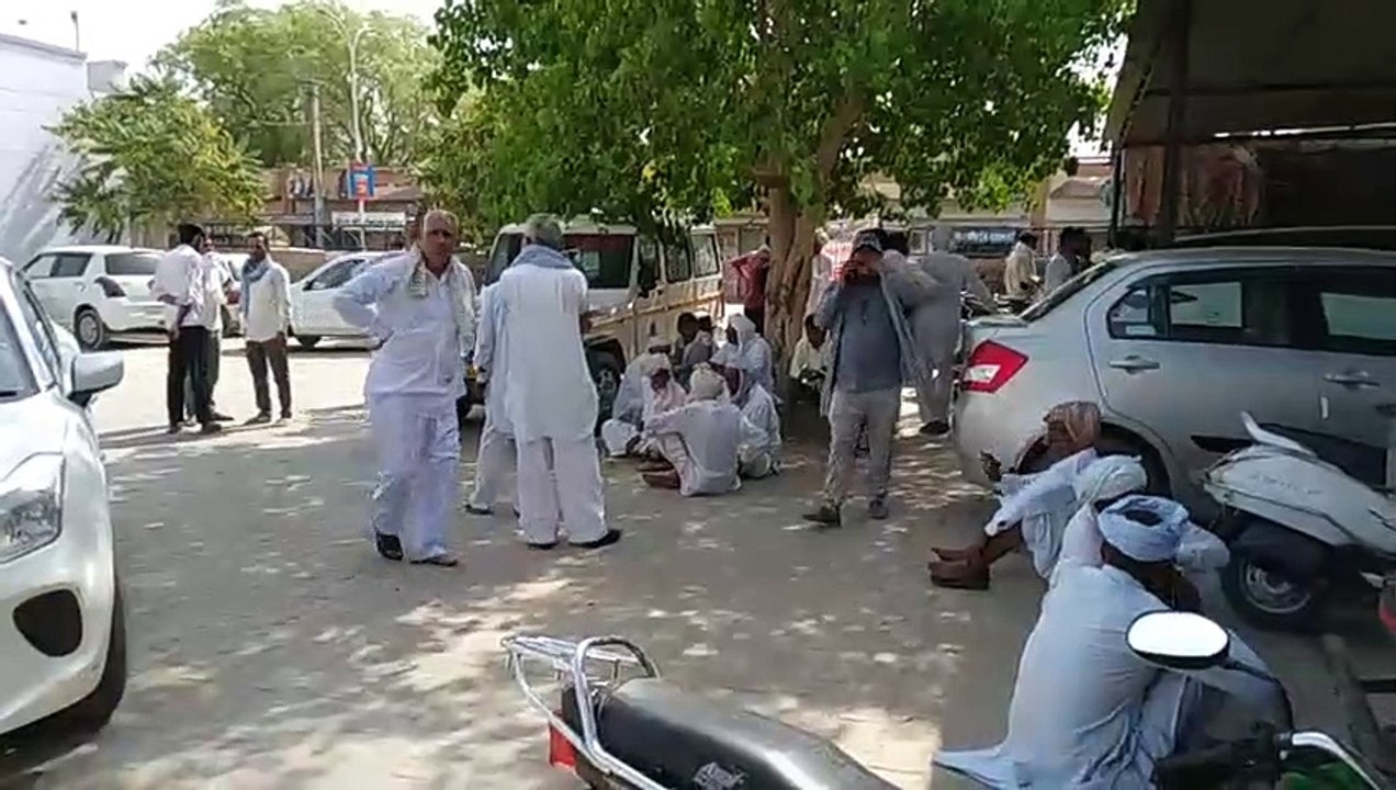 नोहर: विद्युत निगमकर्मी की मौत के बाद पुलिस थान...