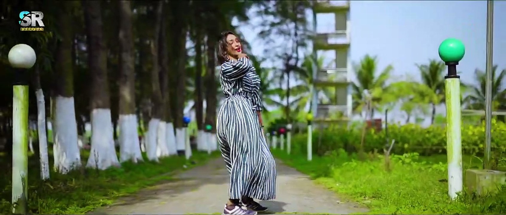 Tomra Koiyogo Bujhaiya l তোমরা কইও গো বুঝাইয়া l New Dance Video 2022 - Dancer Modhu - SR Everyday