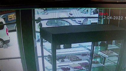 Yeşil yelekle hırsızlık kamerada! 5 kilo altın çaldı