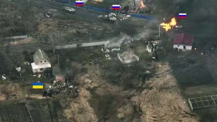 Ukraine War - Single Ukrainian Tank Attacks Massive Russian BTR82 Convoy In Close Ambush