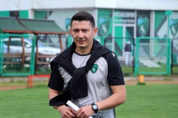 Kocaelispor'un yeni teknik direktörü Fırat Gül ilk antrenmanına çıktı