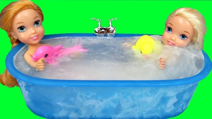 Ice bath ! Elsa & Anna toddlers ! Bubbles - Foam