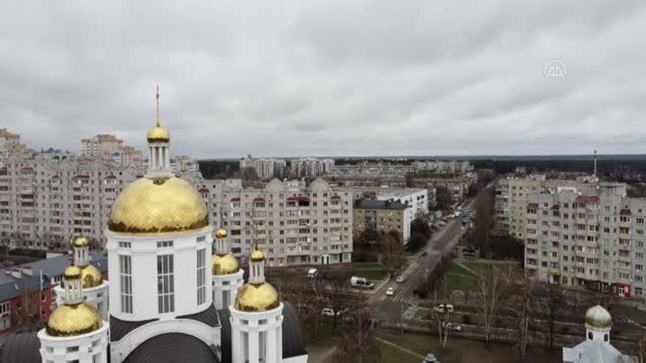 (DRONE) KİEV - Buça'da açılan ikinci toplu mezardan 8 sivilin cesedi çıkarıldı