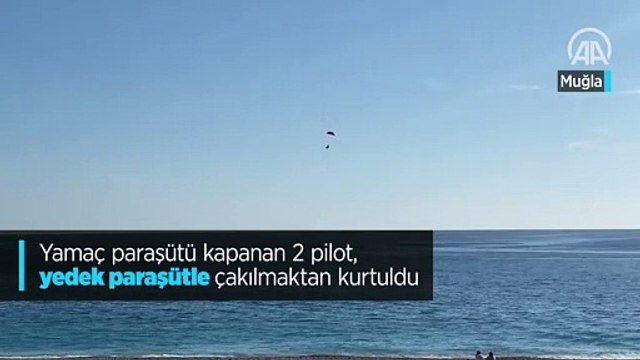 Yamaç paraşütü kapanan 2 pilot, yedek paraşütle çakılmaktan kurtuldu