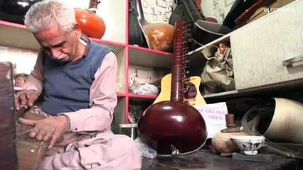 شاهد: باكستانيون يخشون اندثار تقليد العزف على آلة السارانغي المتوارث منذ عهد المغول