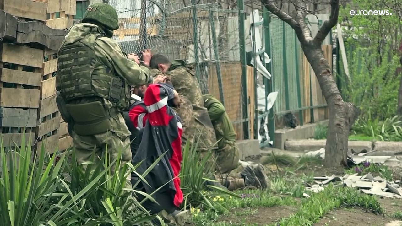 Mariupol cercada pelas tropas russas aguarda batalha final