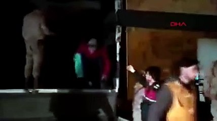 Van'da, kamyon kasasında 96 kaçak göçmen yakalandı