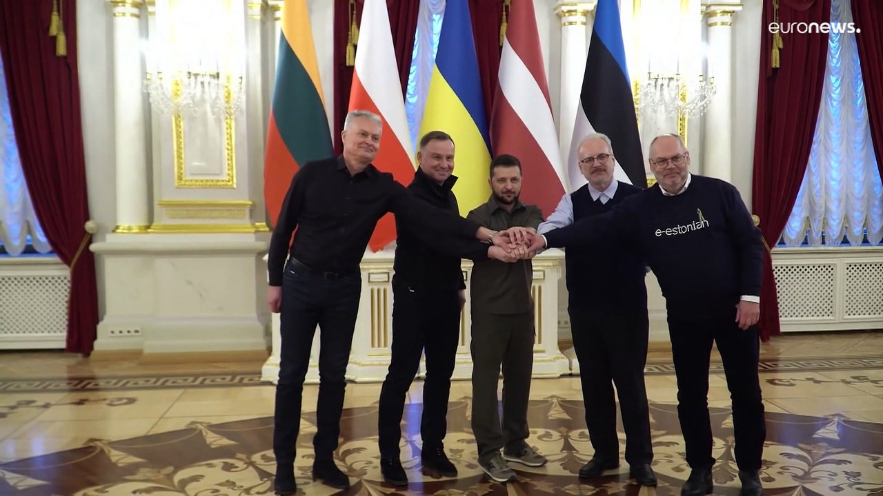 "Мы должны закончить эту ужасную войну": презид...