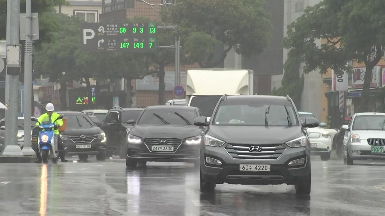 [날씨] 오전까지 곳곳 산발적 비...낮 동안 흐리고 서늘 / YTN