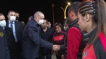 Cumhurbaşkanı Erdoğan, Yüksekova'da pastanede vatandaşlarla sohbet etti