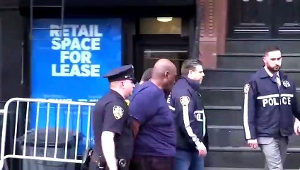 WARNING- GRAPHIC CONTENT - New York subway shooting suspect arrested