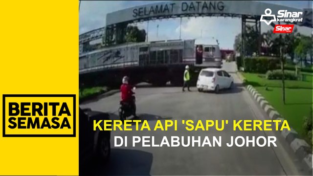 Kereta api 'sapu' kereta di Pelabuhan Johor