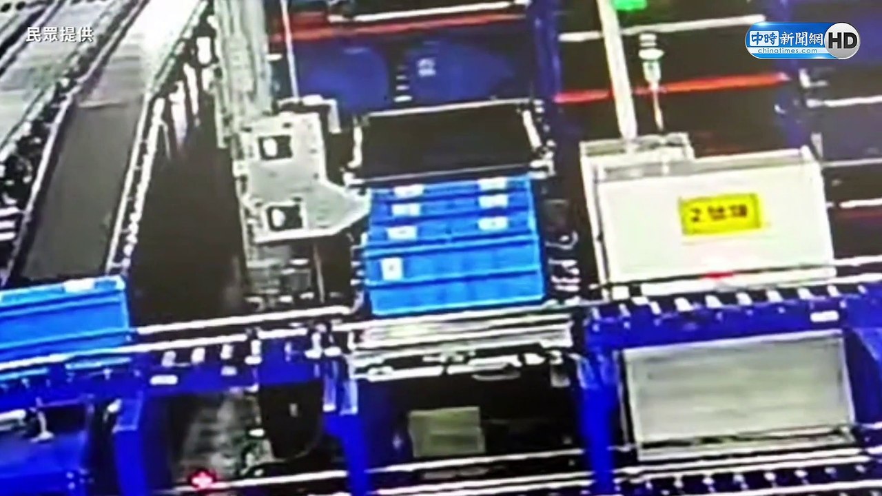 員工遭機械撞上