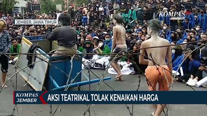 Mahasiswa Aksi Teatrikal Tolak Kenaikan Harga Minyak Goreng