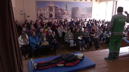 Odessa'da siviller için ilk yardım eğitimi