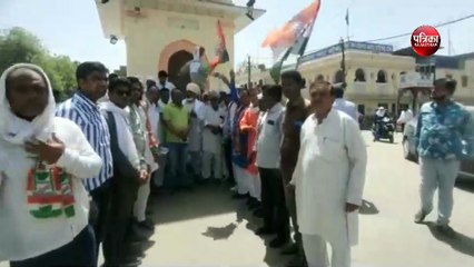 केन्द्रीय मंत्री के खिलाफ कांग्रेस ने किया धरना-प्रदर्शन
