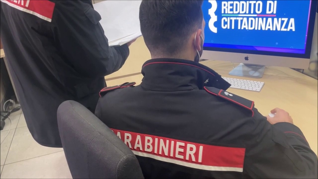 Reddito di cittadinanza, denunciati 955 "furbetti" nel Centro Italia
