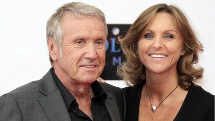 VOICI : Mort d’Yves Rénier : sa veuve Karin fait une curieuse révélation sur le soir de son décès