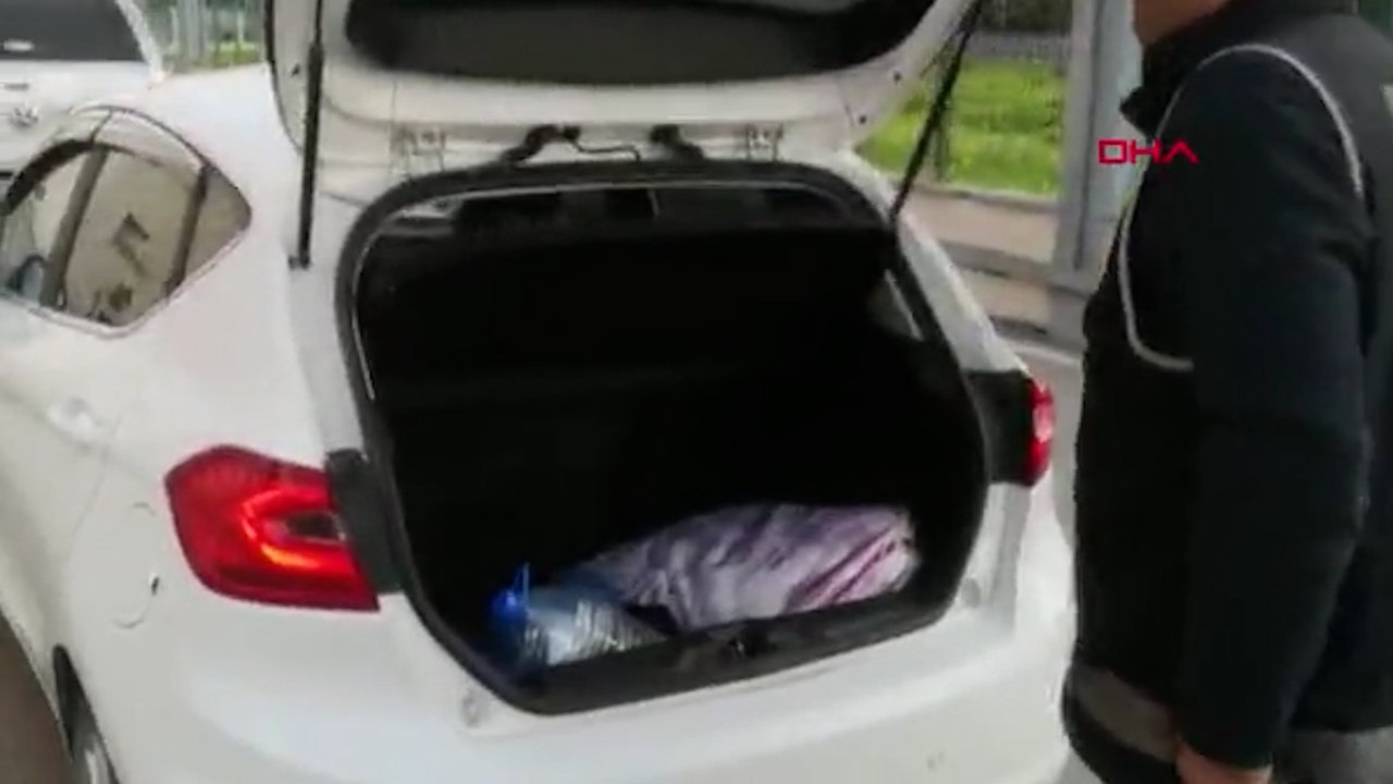 Otomobillerdeki gizli bölmelerden 205 kaçak cep telefonu çıktı