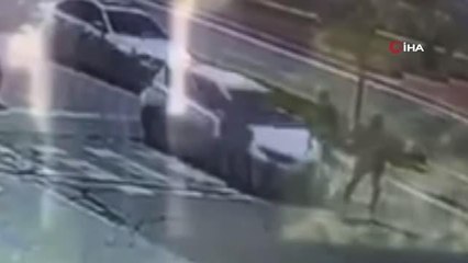 Gaziantep'te 2 günde ikinci scooter kazası... Kırmızı ışıkta geçti, scooterlı çocuklara çarptı