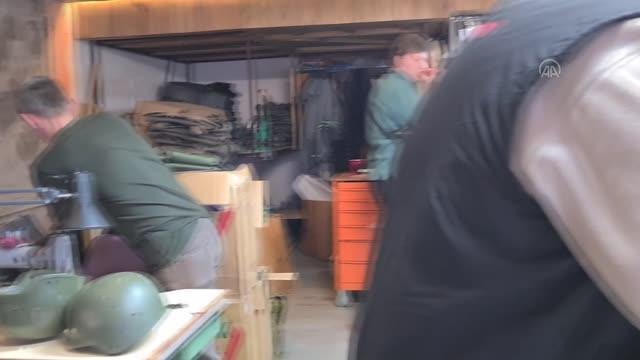 ZAPORİJYA - Ukrayna'da gönüllüler koruyucu zırhlı malzemeler üretiyor