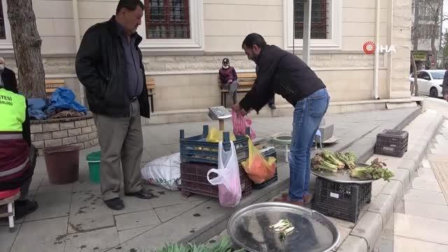 Elazığ'da 'Çiriş' ve 'Kenger' otu tezgahtaki yerini aldı
