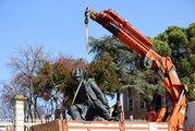 Son dakika haberi! Selimiye Meydanı düzenlenmesi kapsamında kaldırılan Mimar Sinan heykeli yerine konuldu