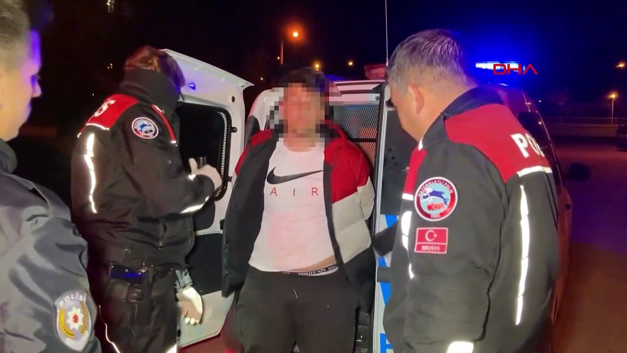 17 yaşındaki ehliyetsiz sürücü dur ihtarına uymayıp polis aracına çarptı