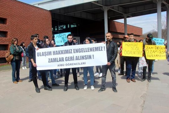 Son dakika haberi | BOLU'DA ÖĞRENCİLER, ULAŞIM ZAMMINI PROTESTO ETTİ