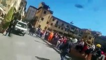 Firenze, agenti della municipale immobilizzano un ambulante. Ambasciatore Senegal: “Comportamento razzista e inumano”