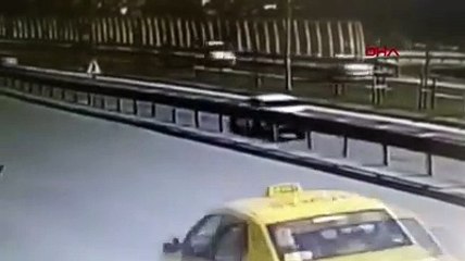 Beşiktaşlı futbolcu Montero'nun yaptığı kaza kamerada