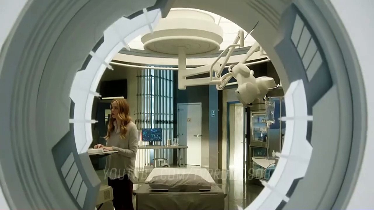 The Flash : bande-annonce de l'épisode 11 de la saison 8. Surprise, Jesse L. Martin (Joe West) quitte la série pour la saison 9