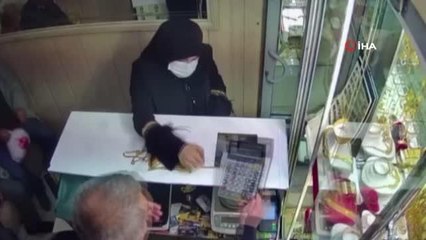 Kadın hırsız, çaldığı kolyenin ağırlığını beğenmeyince 80 bin lira değerinde daha ağırını böyle çaldı
